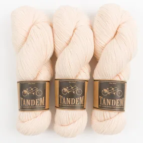 BILLOWING BRAID SOCKS - WHITE PEACH